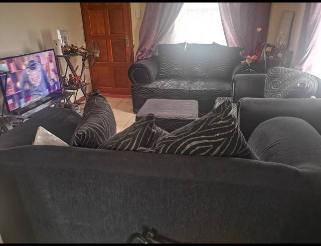 2 BEDROOM FREEHOLD SOLD IN MPOPHOMENI